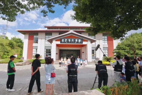 《跟着书本去旅行》2